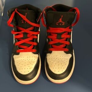 Nike air Jordan’s boys sz 3.5